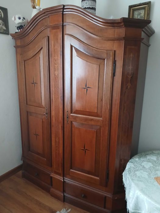 Klasyczna szafa/ bieliżniarka