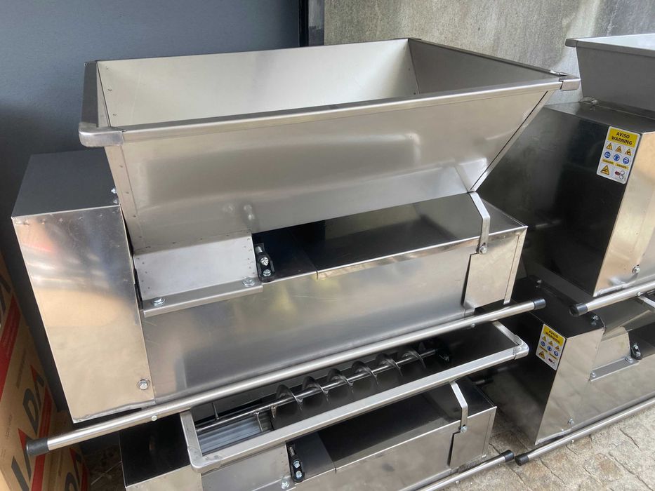 esmagador desengaçador uvas inox eletrico monofasico c/s bomba