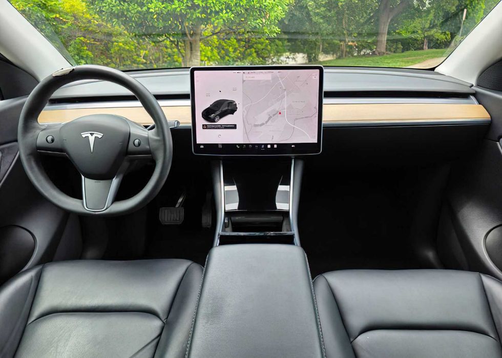 Tesla Model Y Long Range      2021