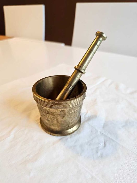 Almofariz pequeno com pilão