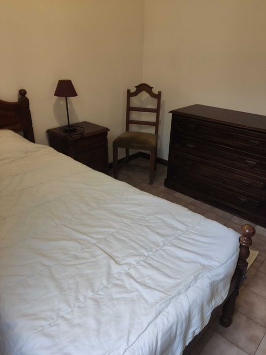 Aluga-se quarto para estudante