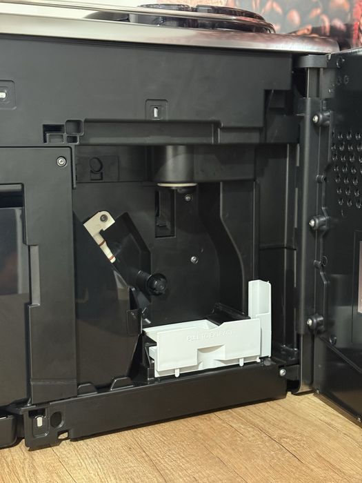 Ekspres do kawy SAECO XELSIS SM7685 INOX auto Cappuccino oraz Latte