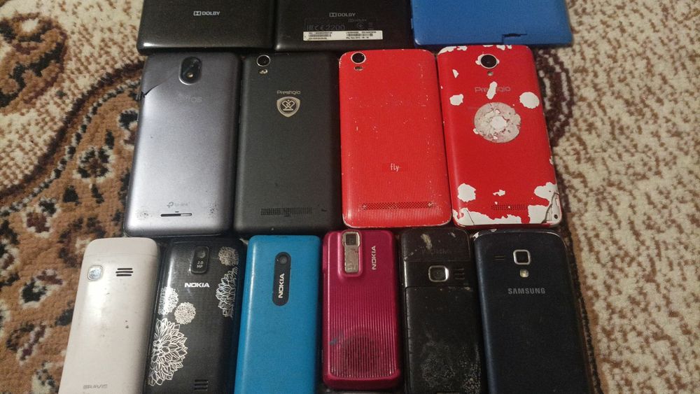 Продам мобільні телефони