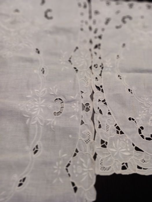 Congunto de 3 naperons  brancos de linho