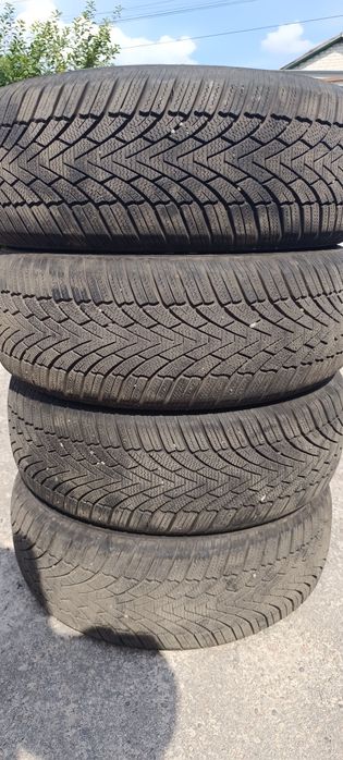 Продам зимову гуму 215/55/R17