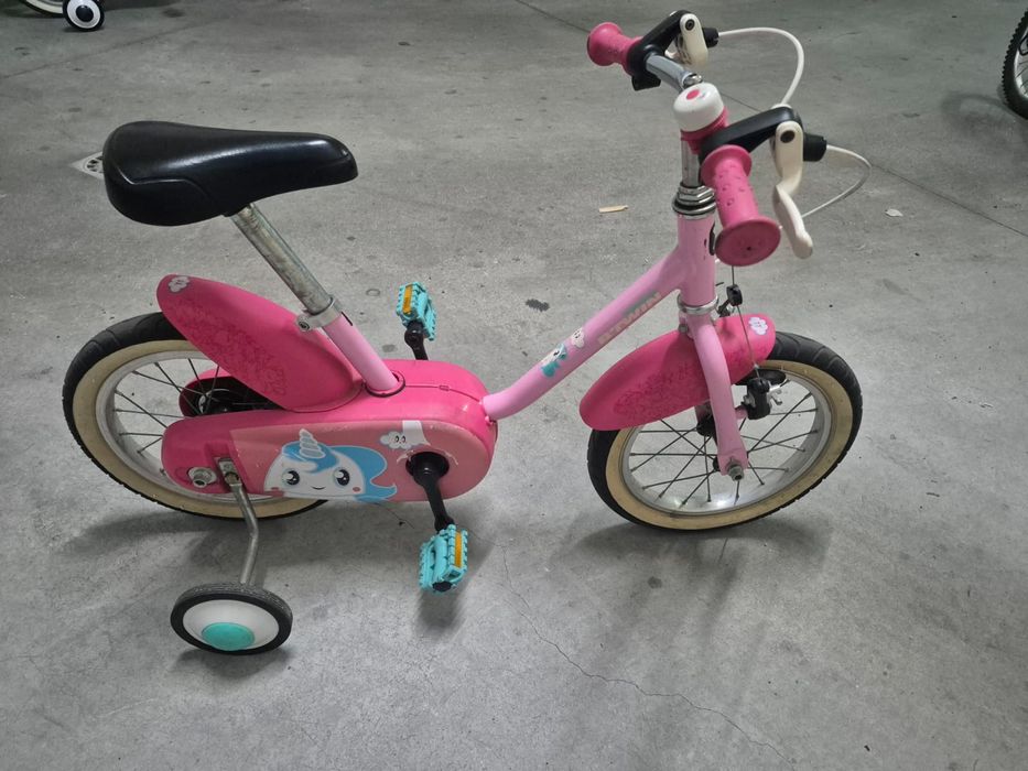 Bicicleta roda 12 polegadas com rodinhas, da Decathlon