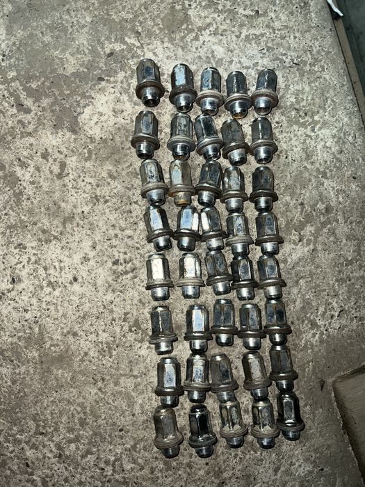 Гайки кольосні/гайка колесная Toyota/Lexus Rav4/Avensis T25/RX/IS/ES