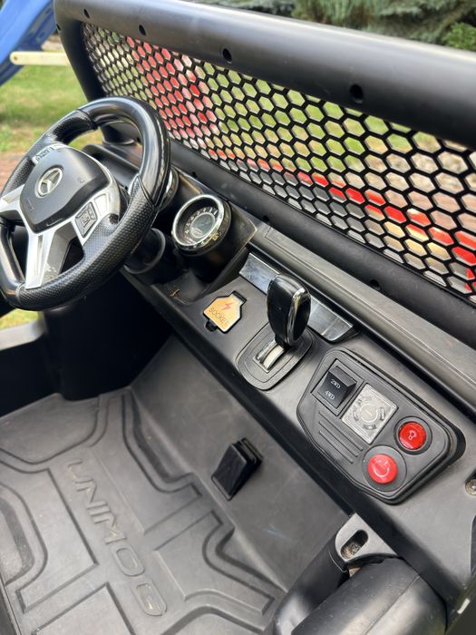 Dzieciecy samochód na akumulator - Mercedes
