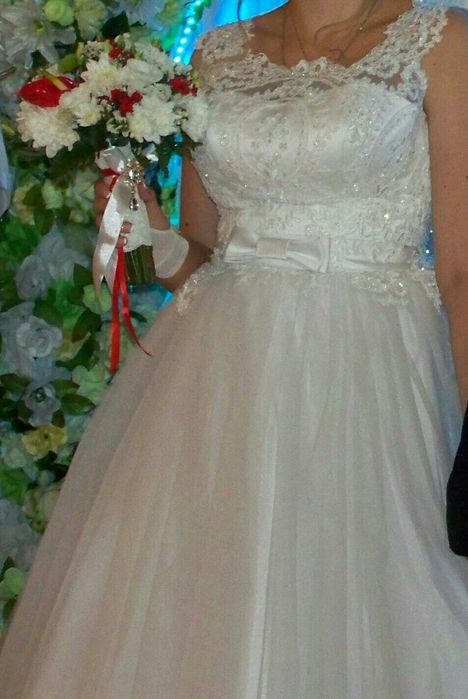 Брендова весільна сукня на розпис