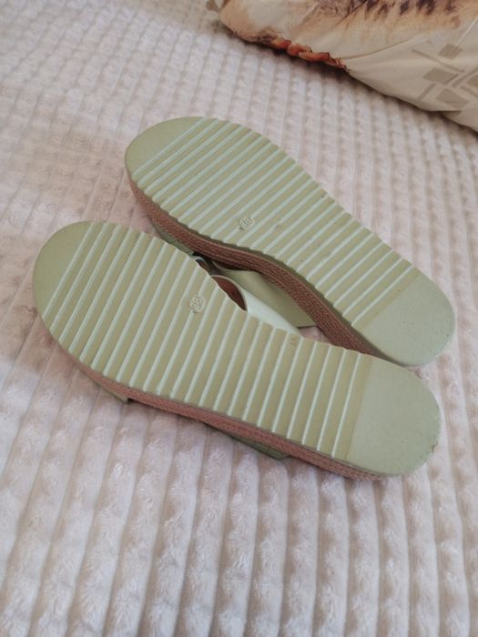 Взуття на тонкетці жіноче