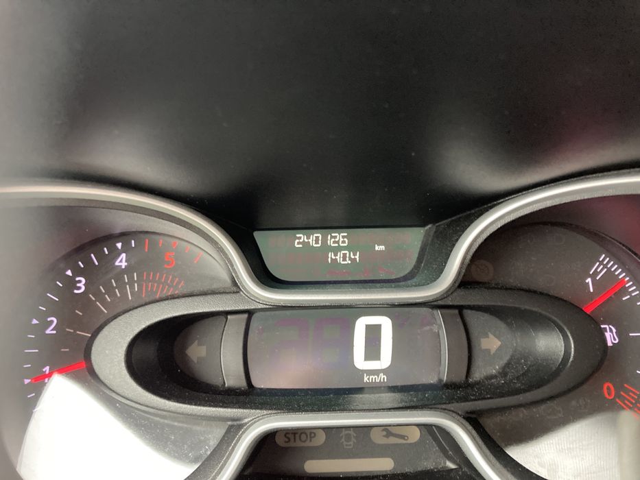 Renault Trafic 9 Long, uszkodzony silnik