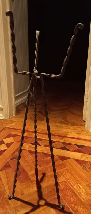 Suporte de vaso em ferro forjado