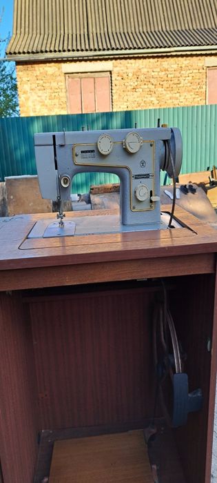 Продам швейнаю машину Подольск 42.