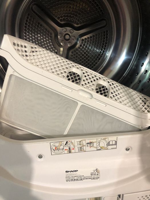 Сушильна машинка SHARP для білизни з тепловим насосом.