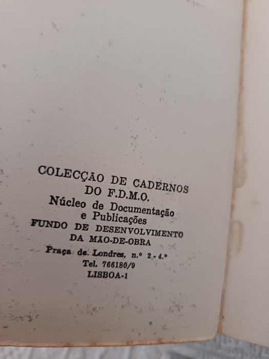 Livro antigo "Repartição dos Rendimentos e Planeamento"