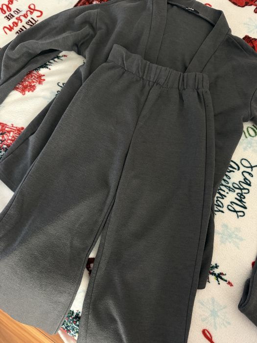 Сірий костюм трійка на осінь або зиму розмір XS