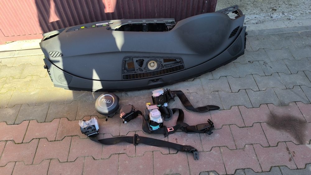 Deska, kokpit, konsola z poduszkami i pasam audi a6c7 i