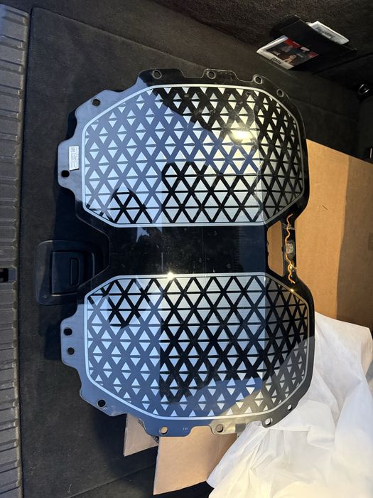 Решітка на BMW IX