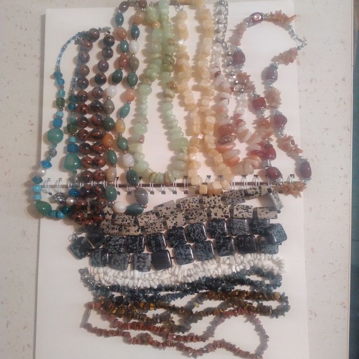 Бусы из натуральных камней.