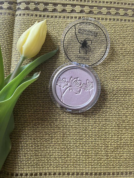 Rozświetlacz Catrice Rose Beam Glow