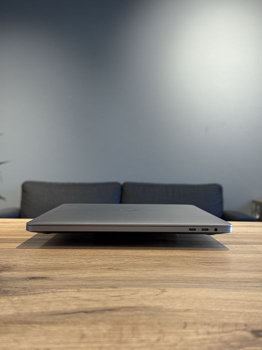 MacBook Pro 16 2019 i9 2.4ghz pro 5500 8gb !! Гарантія від магазину !!