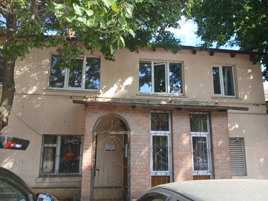 Продаж комплексу приміщень різного призначення.