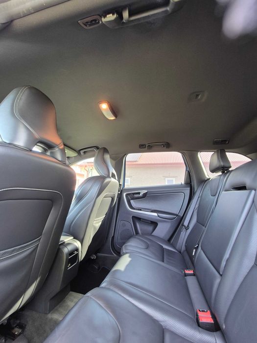 Volvo XC 60 D4  R-Design