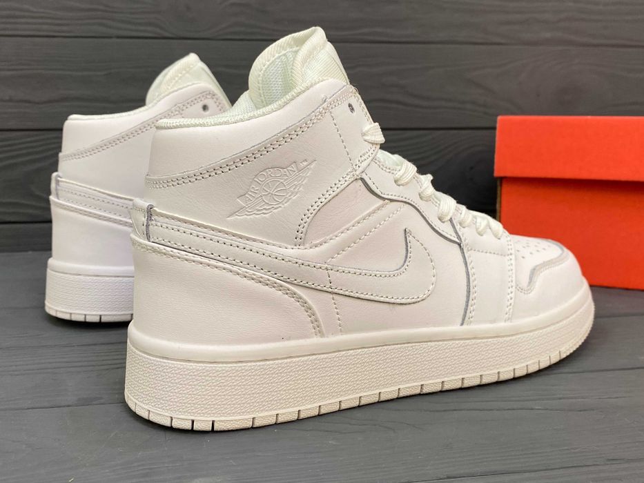 Білі кросівки Джордан ретро 1. Высокие кроссовки Jordan retro 1 р36-38