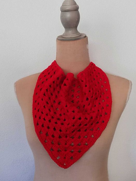Bandana de crochet feito à mão