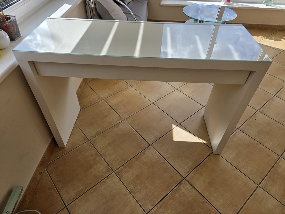 Stolik ikea z szybą hartowana bialy
