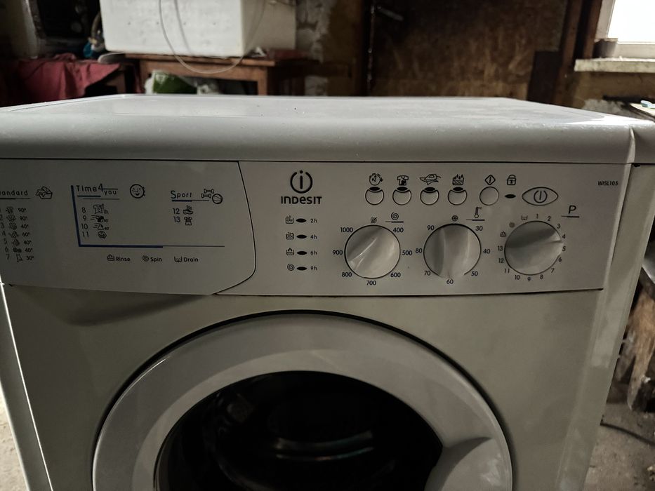 Пральна машина Indesit WISL105