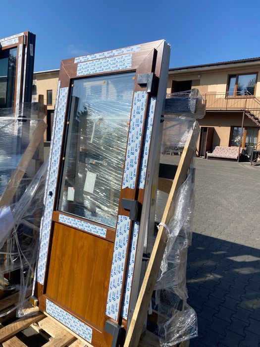 Drzwi wejściowe PCV PVC zewnętrzne 100/207 złoty dąb