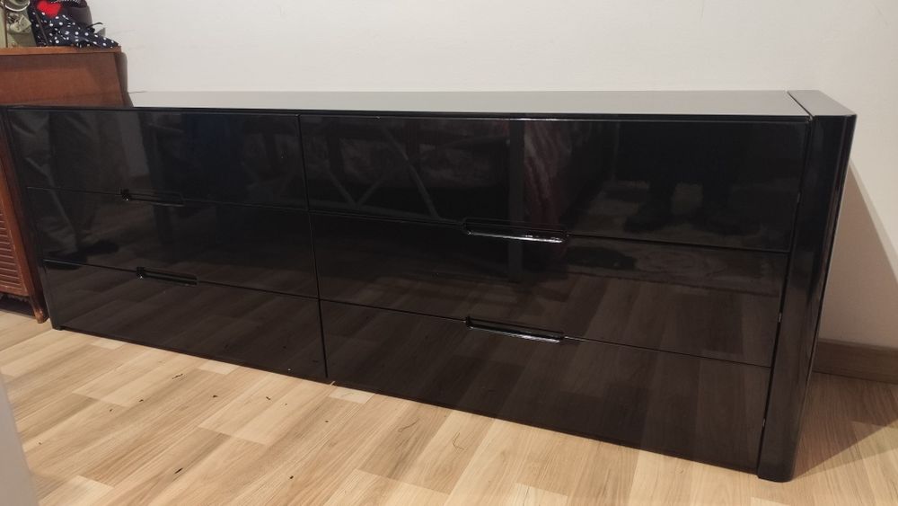 Cómoda e mesas de cabeceira