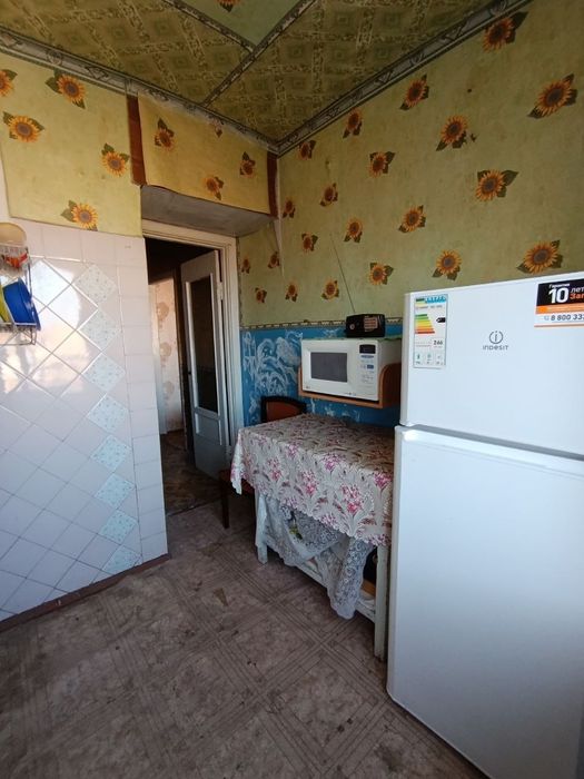 Продаж 2-х кімнатна на Амосова район міської лікарні