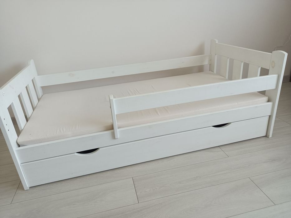 Łóżko drewniane dziecięce