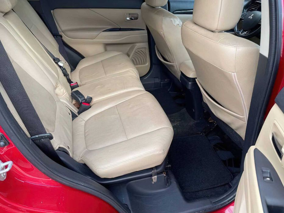 Mitsubishi Outlander SEL      2017