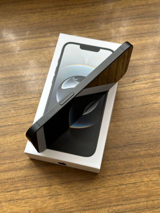 Продам IPhone 16e 256 Neverlock