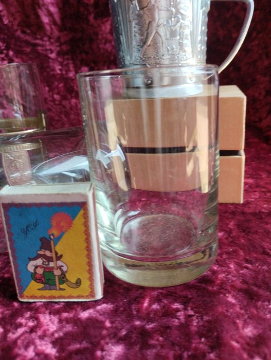 Підстаканник та стакани для них