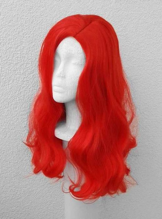 Czerwona długa peruka z przedziałkiem falowana bez grzywki cosplay wig