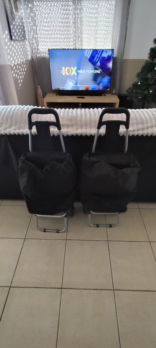 Dois sacos com rodas novos