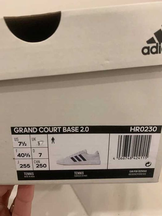Ténis Adidas 40 novos com etiqueta e em caixa