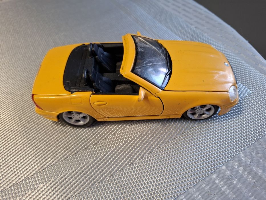 Maisto mercedes benz slk skala 1:24