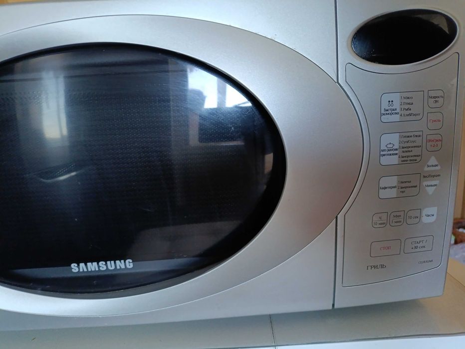 Мікрохвильовка Samsung CE283GNR (Гриль, 23л) - під відновлення або запчастини