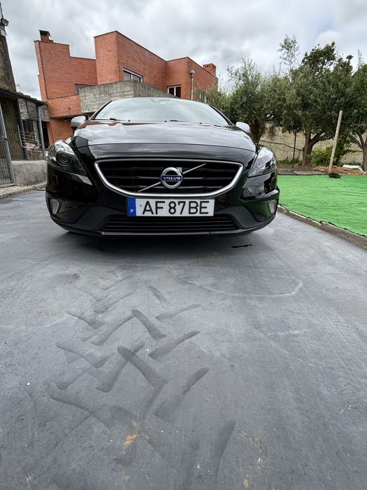 VOLVO V40 R Design