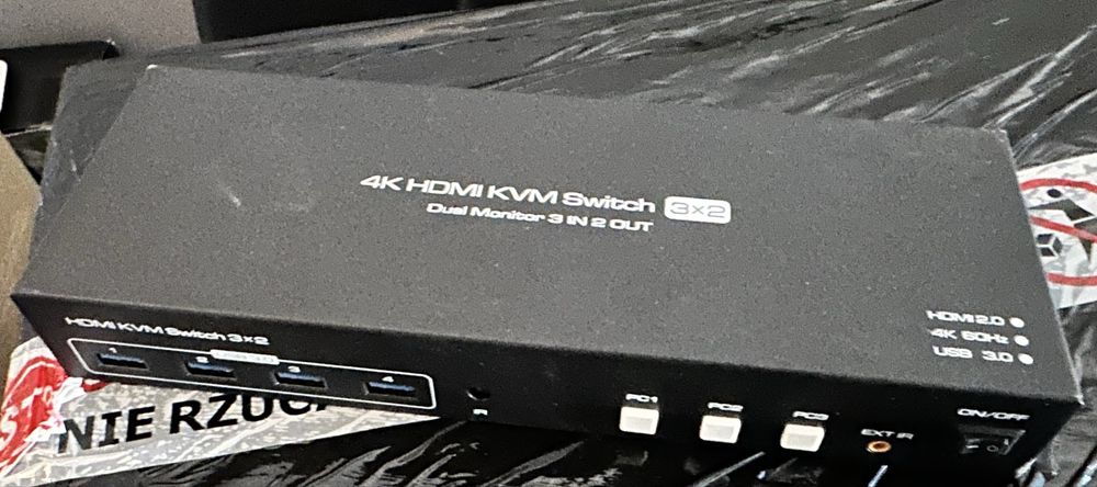 KVM switch 3PC 2 monitory HDMI 4K 60Hz 2K120Hz