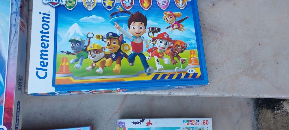 Vendo puzzles criança