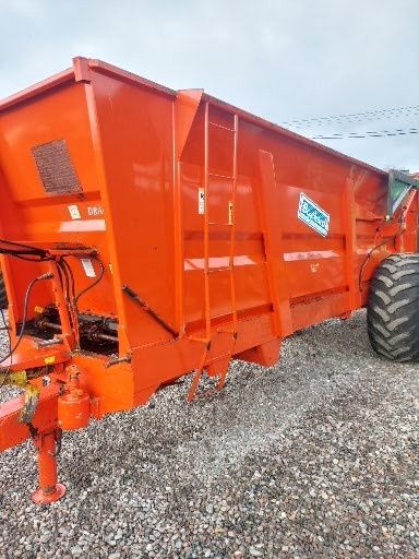 Brona Kinstal 7m hydraulicznie składana.Pług Huard Pług Akpil 4+1. Rozrzutnik Brochard Rolland