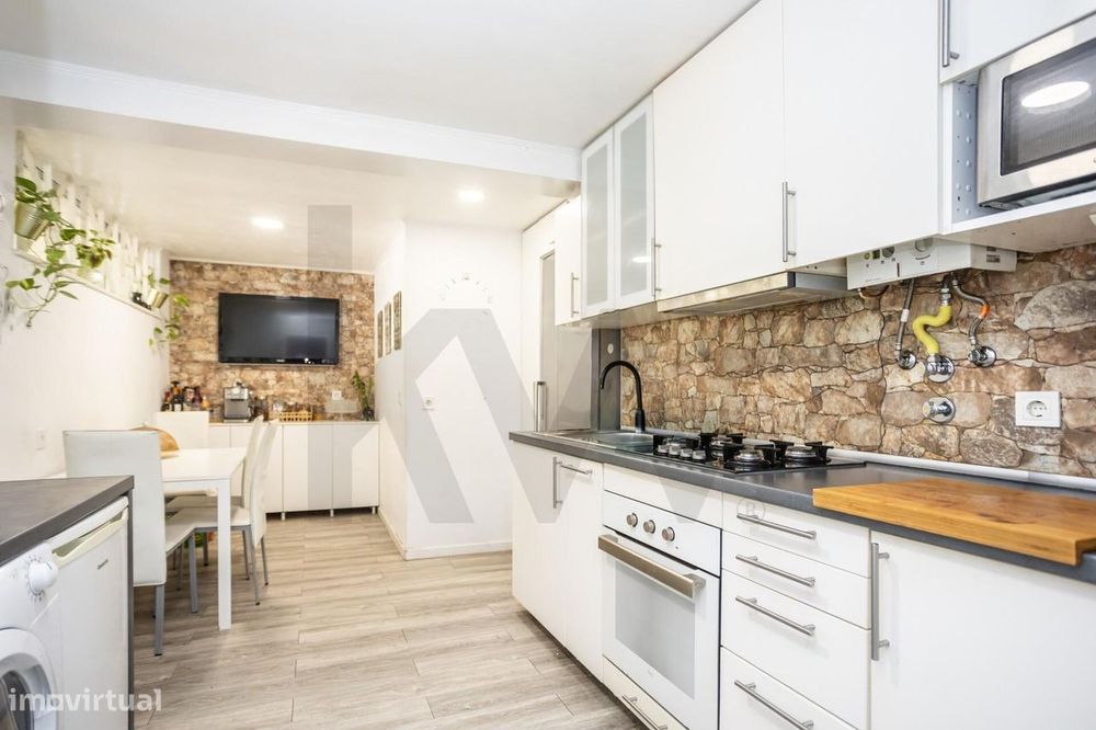 Excelente T3 com 100 m2 no Monte da Caparica | 2 WCs, Varanda Fechada