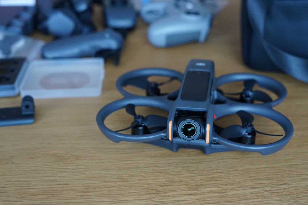 Avata 2 fly more combo z okularami i DJI FPV Remote Controller 3