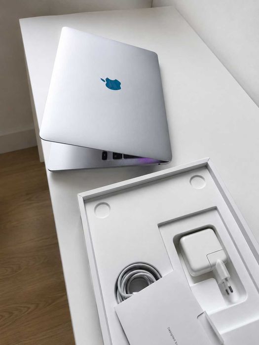 512 GB! MacBook Air M1 8GB RAM Zadbany w pełni sprawny, duża pamięć